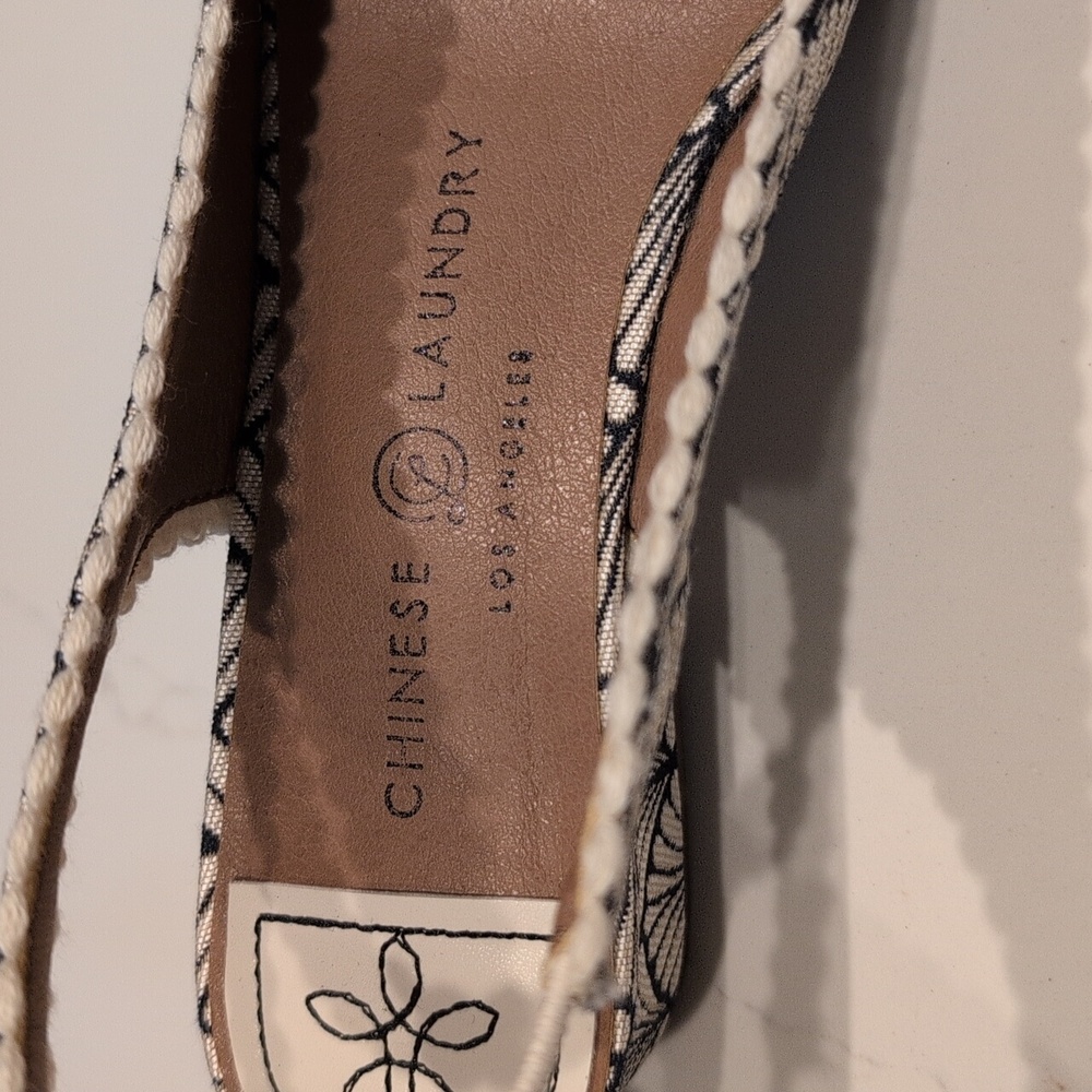 Chinese Laundry Cream and Black Patterned Slingback Pumps - Picture 2 of 12